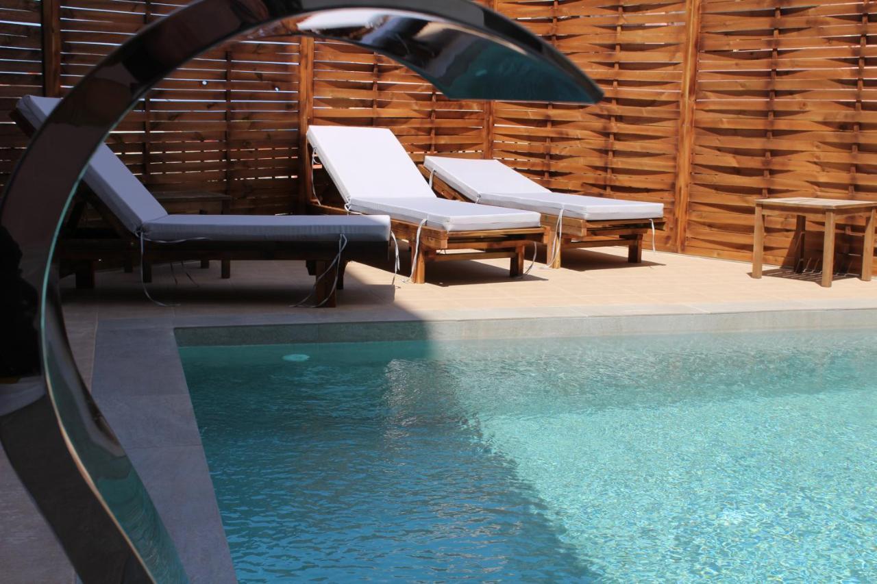 Mithos Premium Rooms Agia Marina  Екстер'єр фото