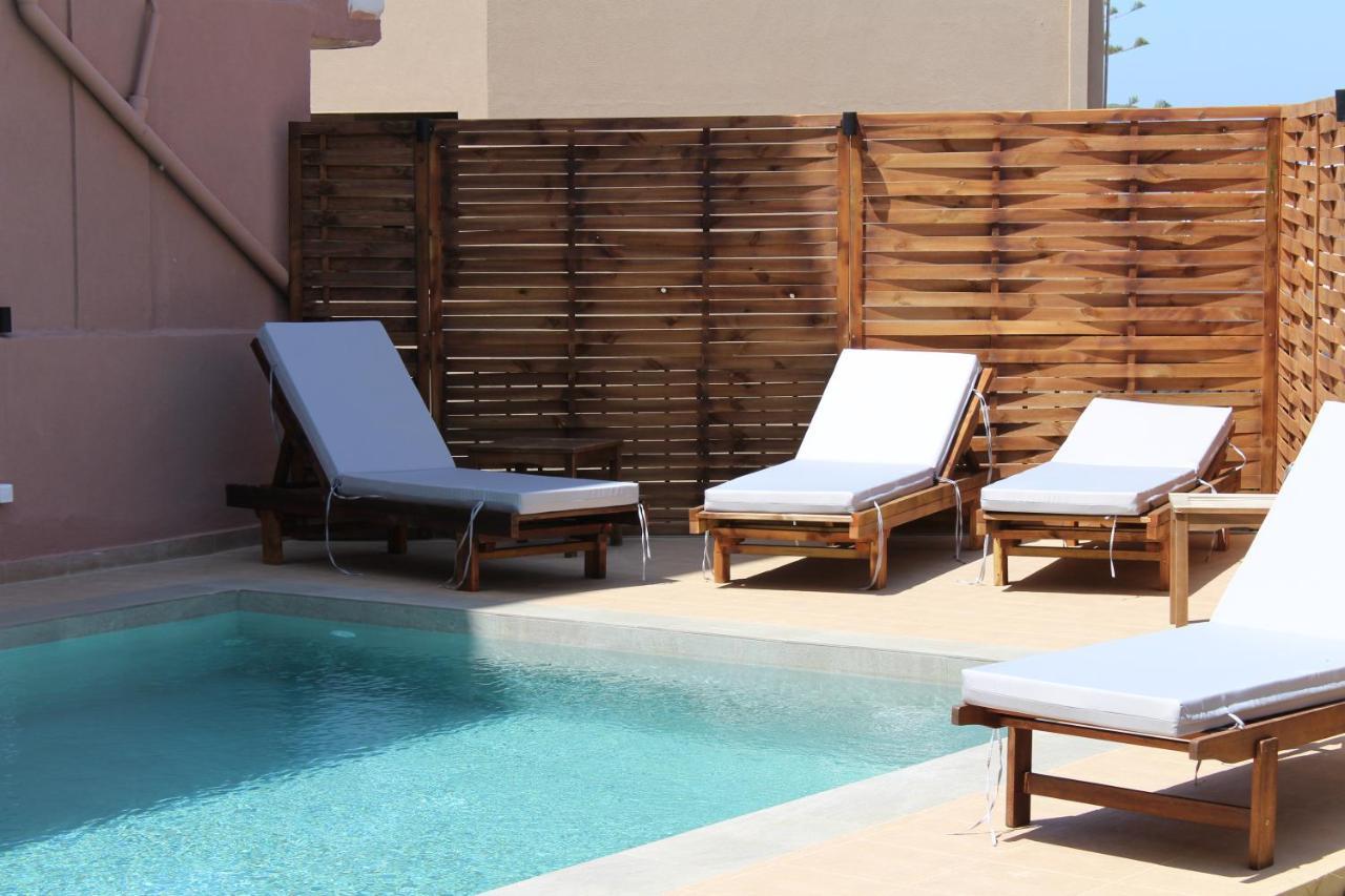 Mithos Premium Rooms Agia Marina  Екстер'єр фото