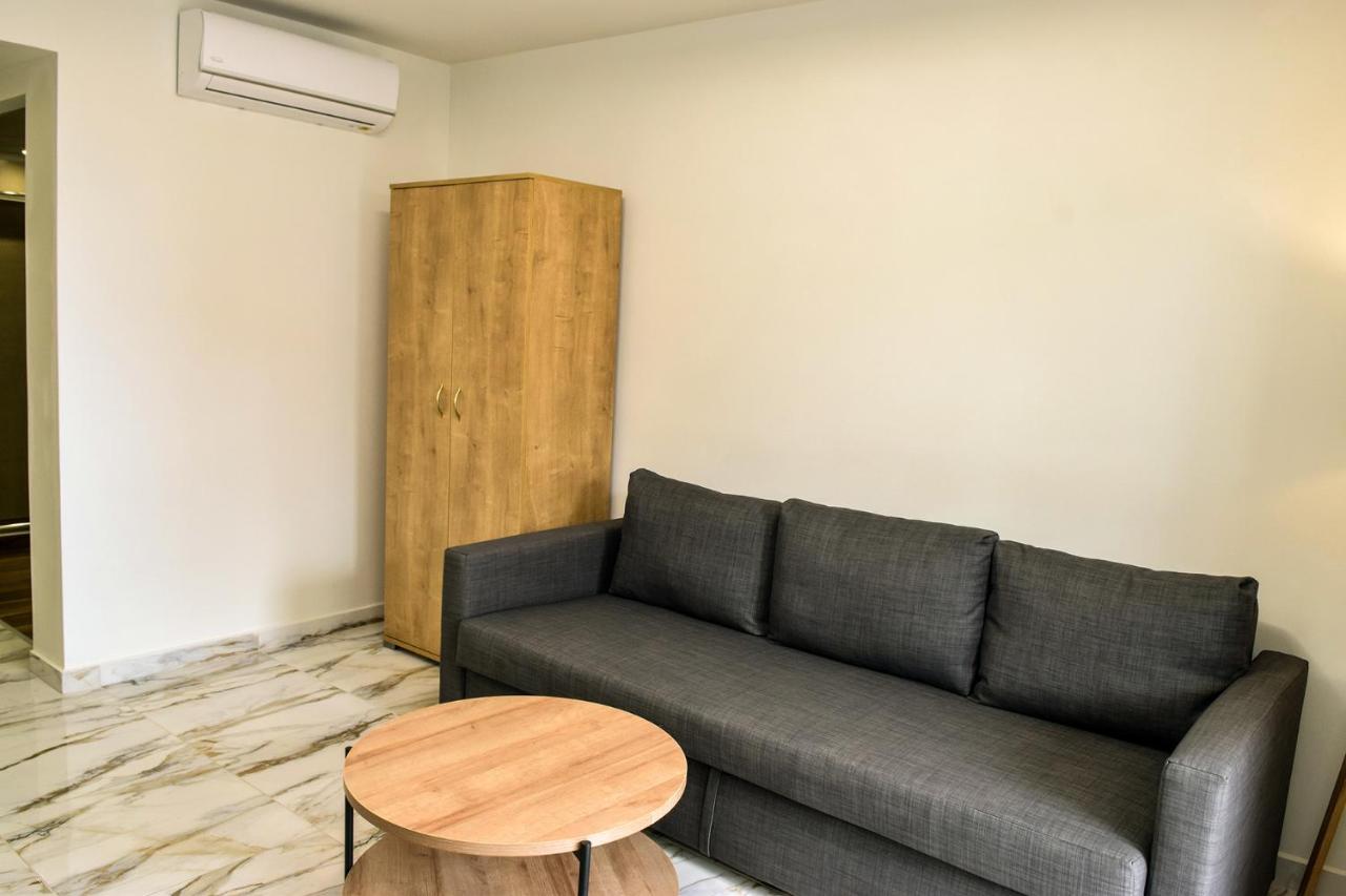 Mithos Premium Rooms Agia Marina  Екстер'єр фото