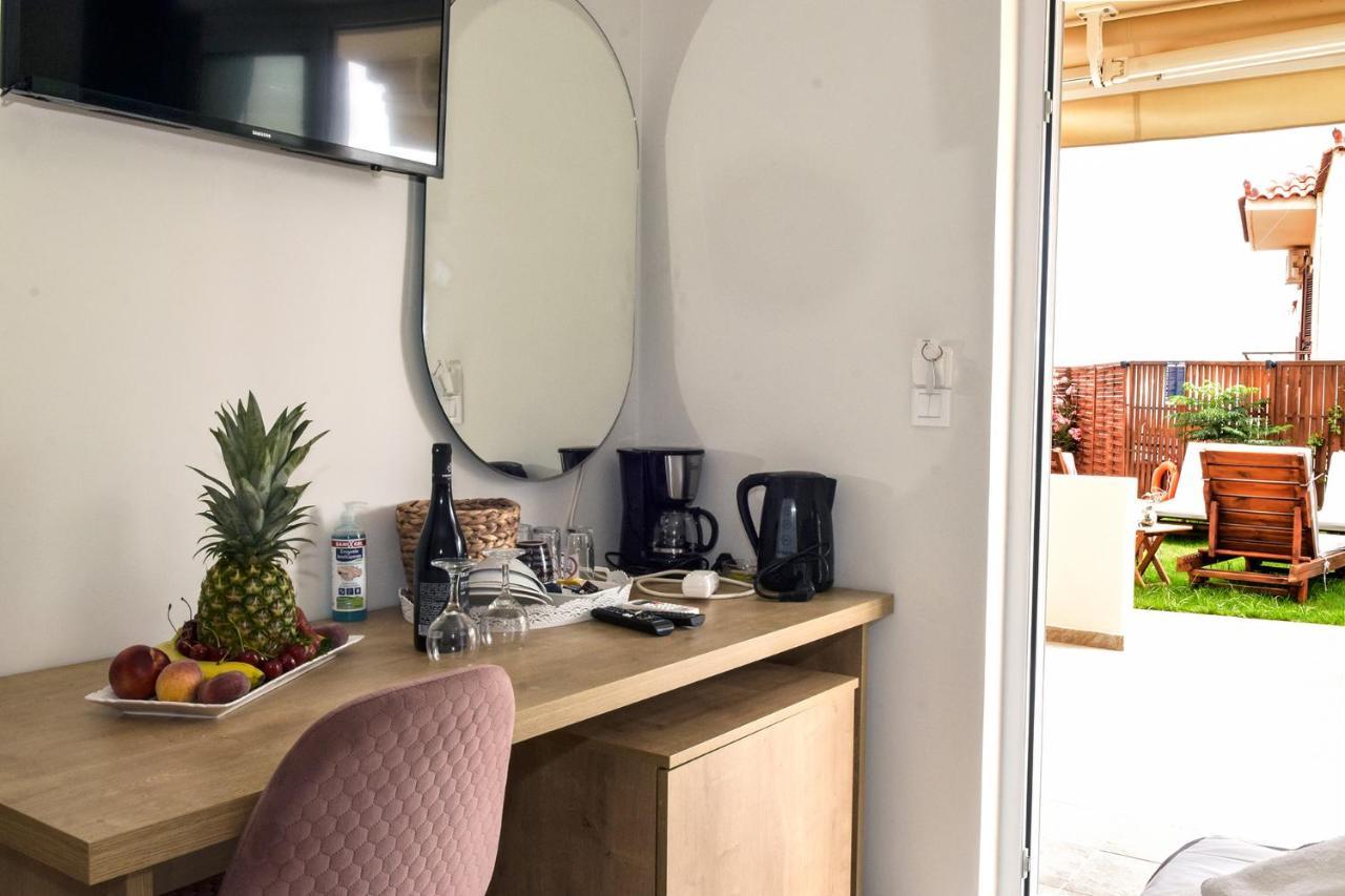 Mithos Premium Rooms Agia Marina  Екстер'єр фото