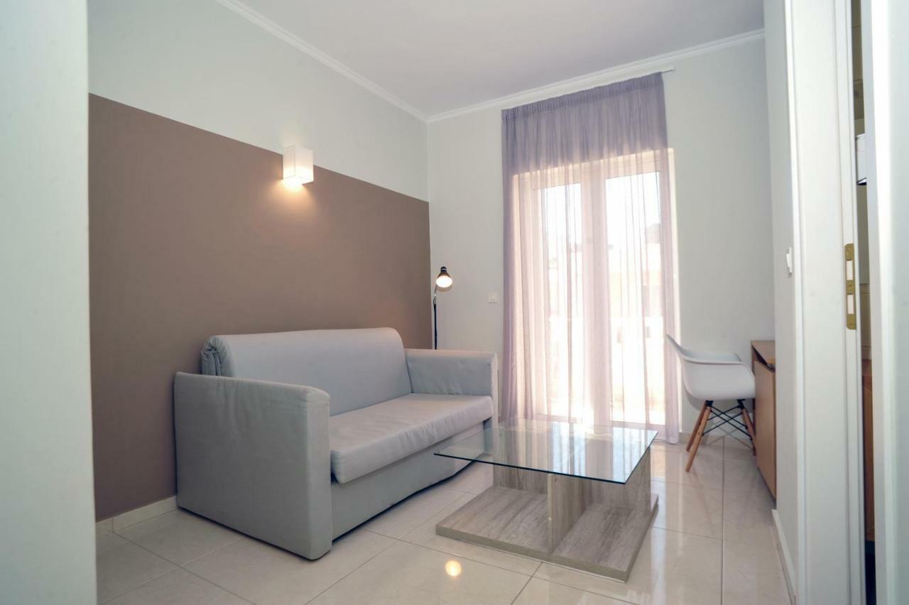 Mithos Premium Rooms Agia Marina  Екстер'єр фото