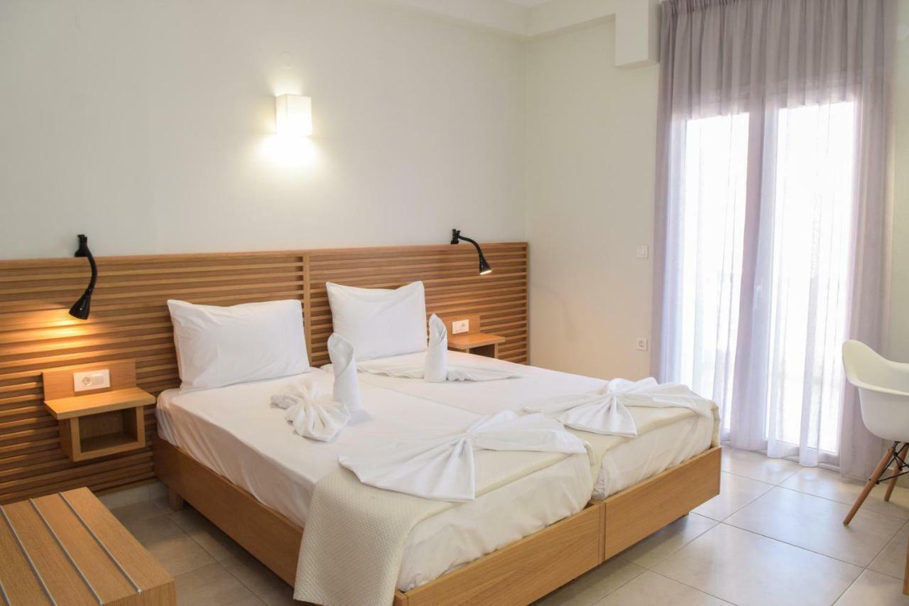 Mithos Premium Rooms Agia Marina  Екстер'єр фото