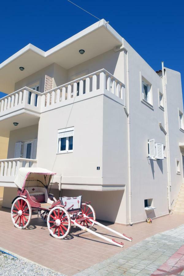 Mithos Premium Rooms Agia Marina  Екстер'єр фото