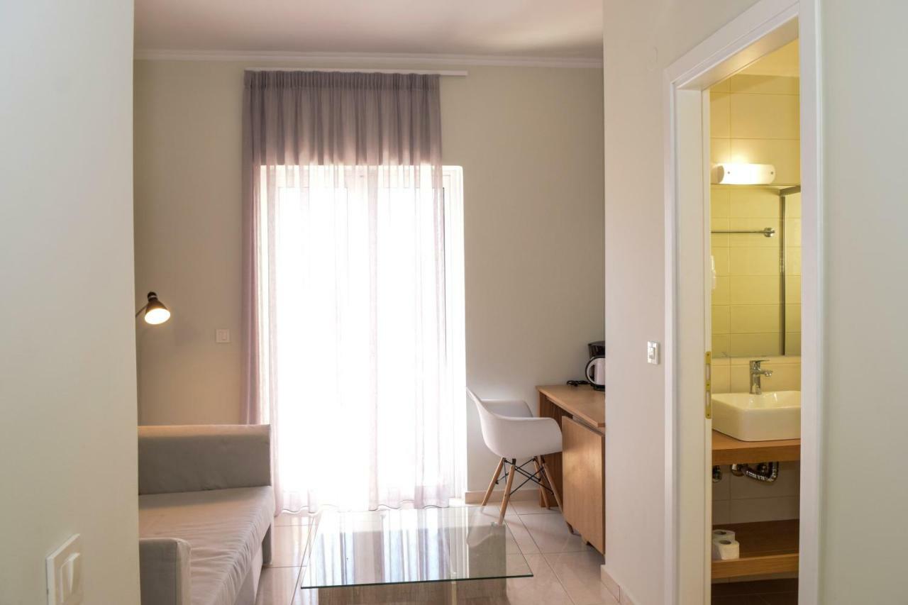 Mithos Premium Rooms Agia Marina  Екстер'єр фото
