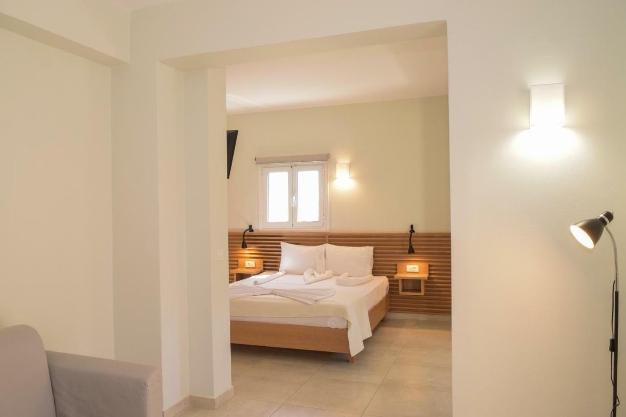 Mithos Premium Rooms Agia Marina  Екстер'єр фото