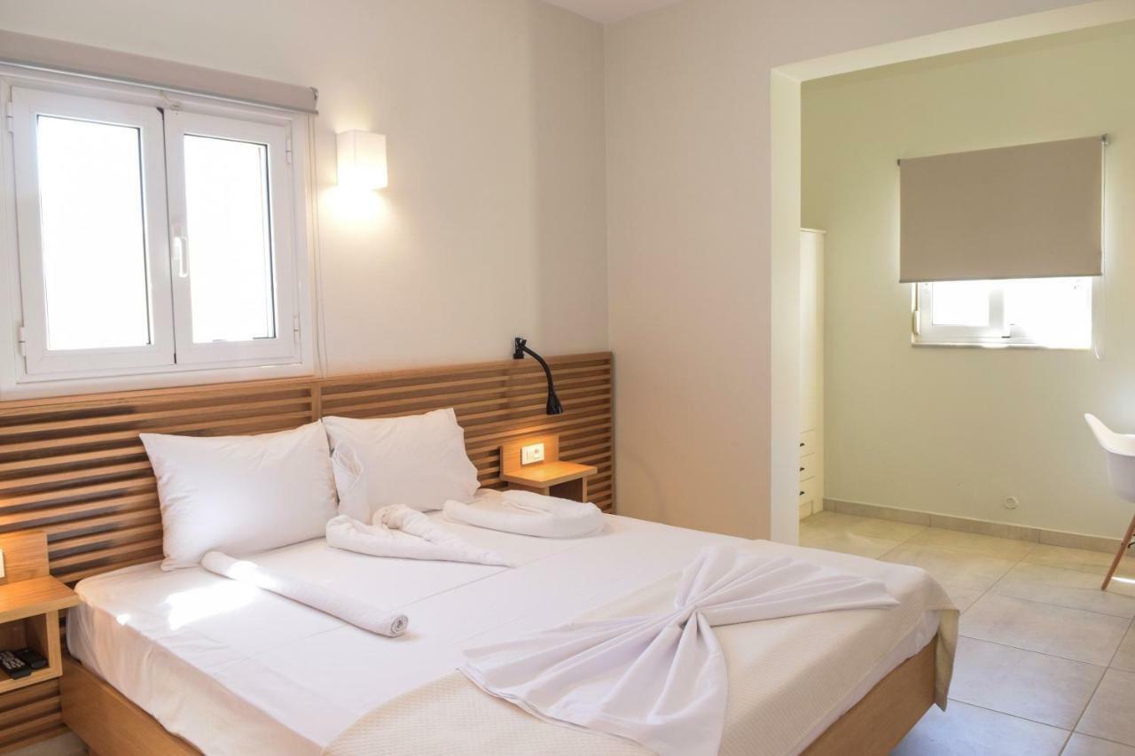 Mithos Premium Rooms Agia Marina  Екстер'єр фото