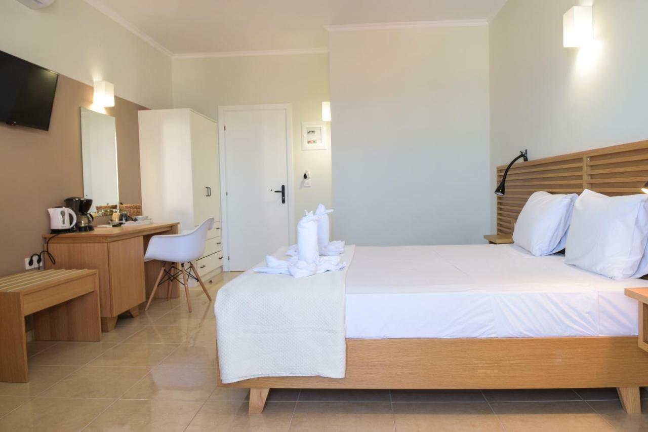 Mithos Premium Rooms Agia Marina  Екстер'єр фото