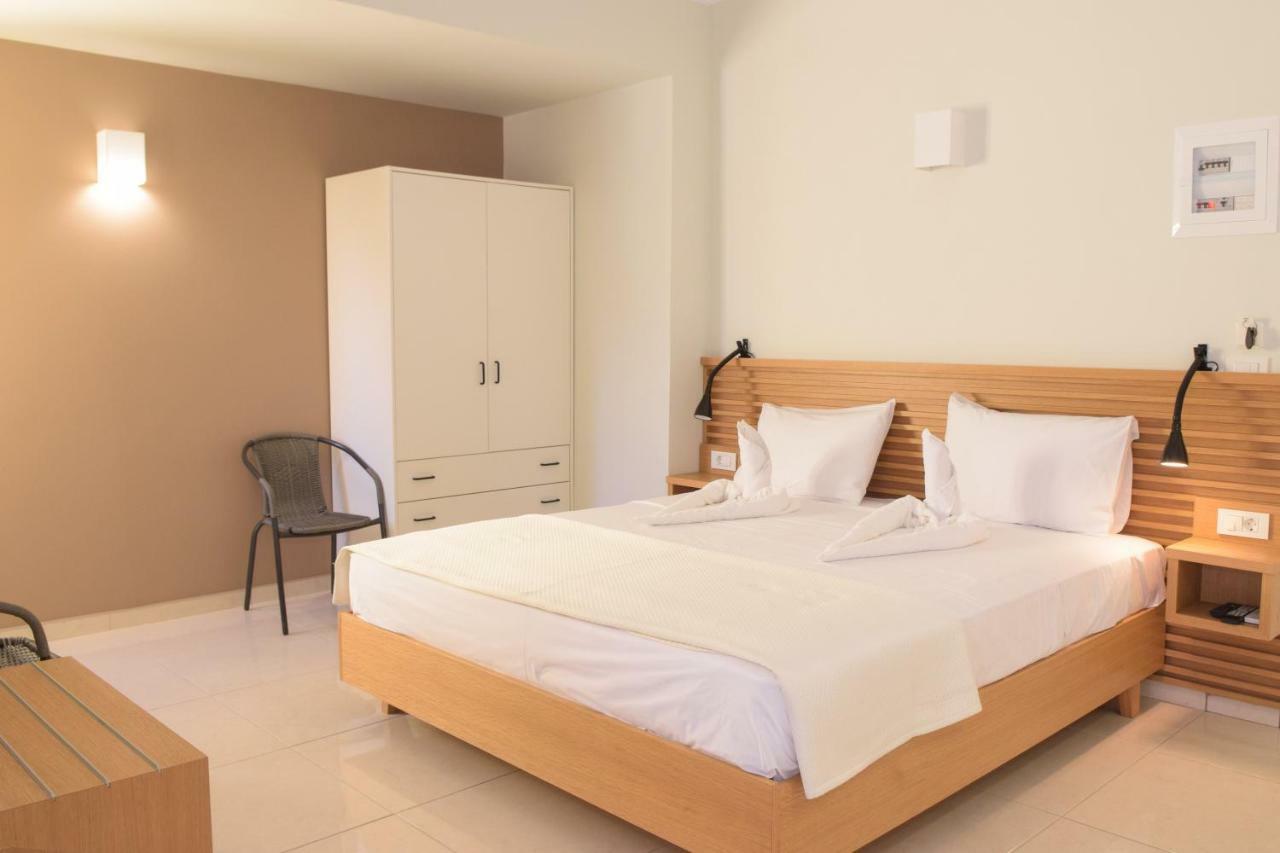 Mithos Premium Rooms Agia Marina  Екстер'єр фото