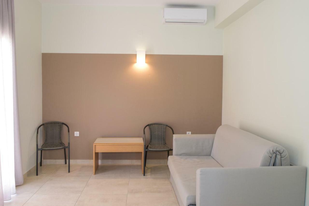 Mithos Premium Rooms Agia Marina  Екстер'єр фото