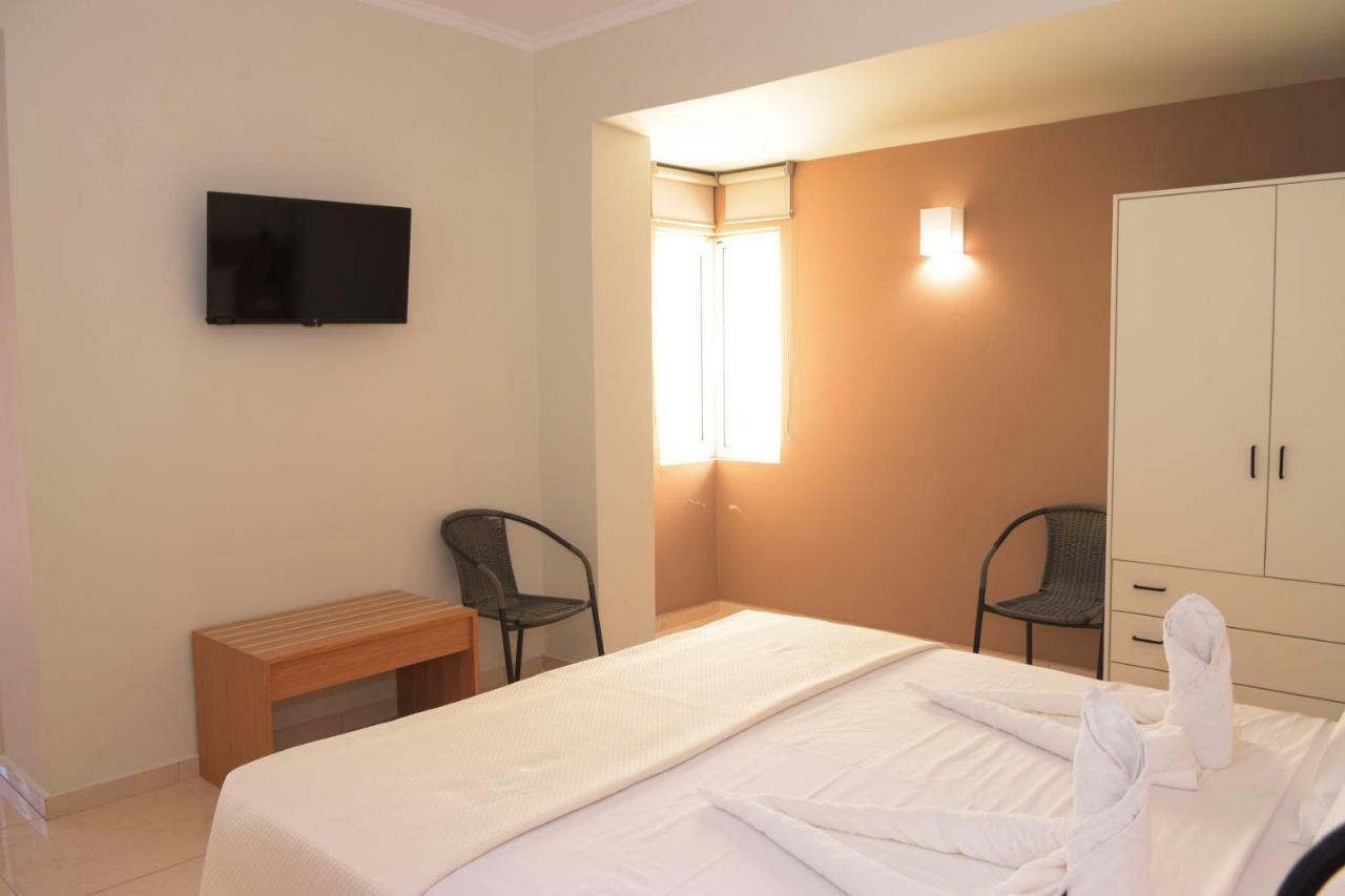 Mithos Premium Rooms Agia Marina  Екстер'єр фото
